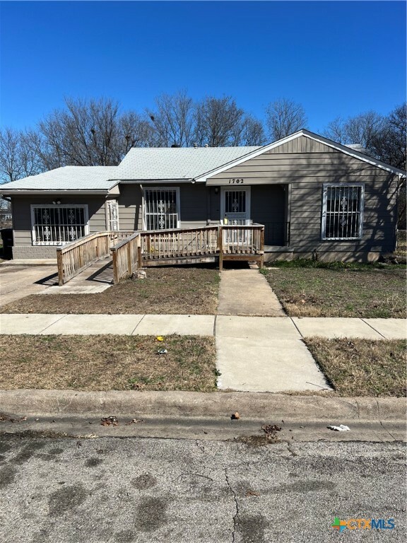 Property Photo: 1702 N 22nd Street TX 76541