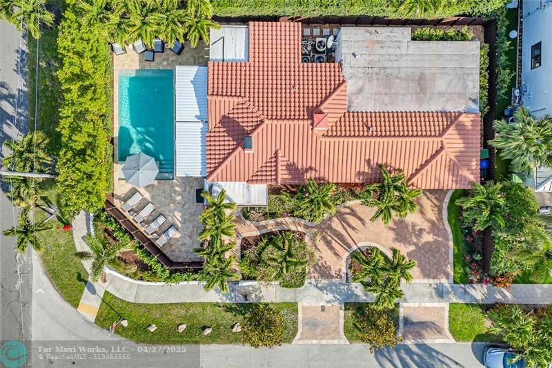 Property Photo: 748 NE 17th Way FL 33304