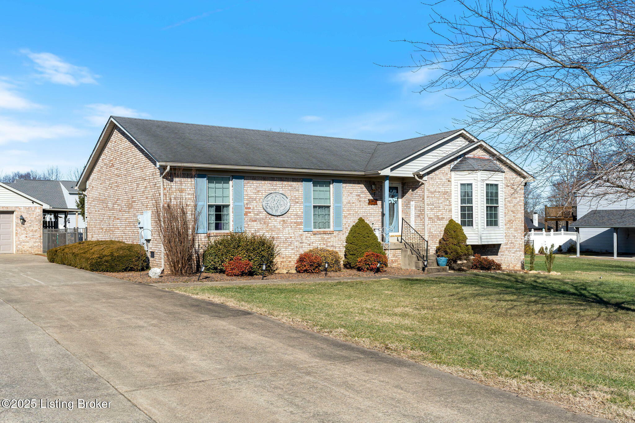 Property Photo: 401 Oshara Ct KY 40047