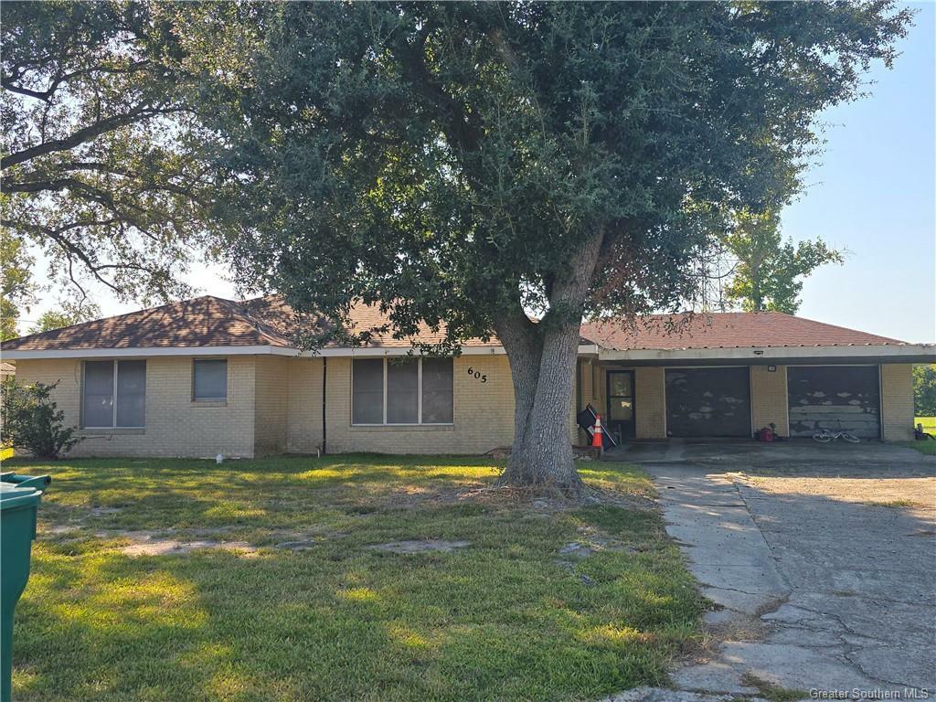 Property Photo: 605 Woodland Street LA 70663