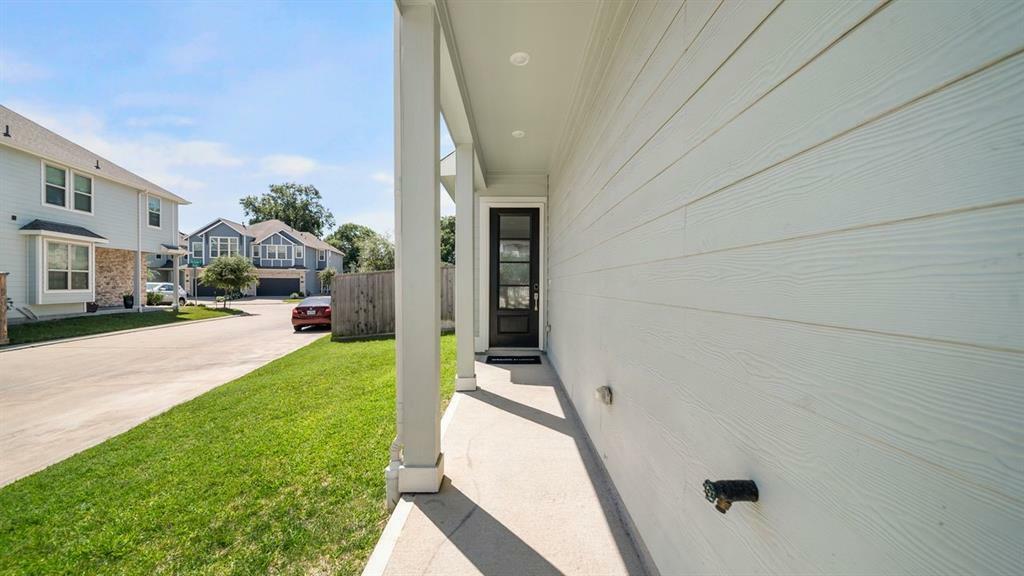 Property Photo:  214 Fulton Station Drive  TX 77009 