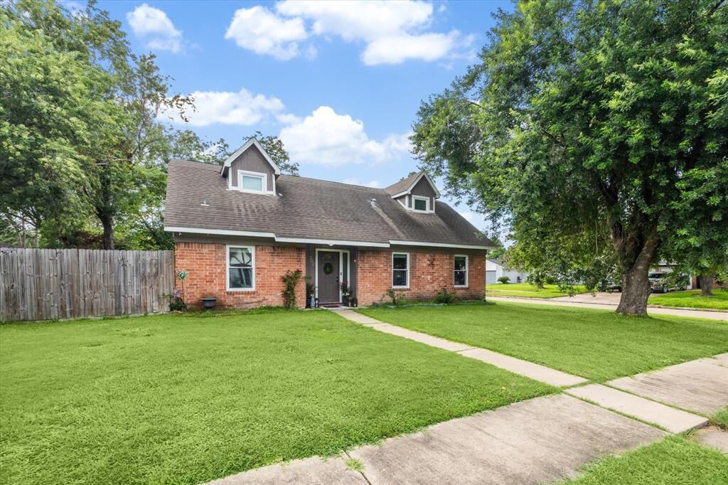 Property Photo: 302 Drumcliffe Court TX 77015