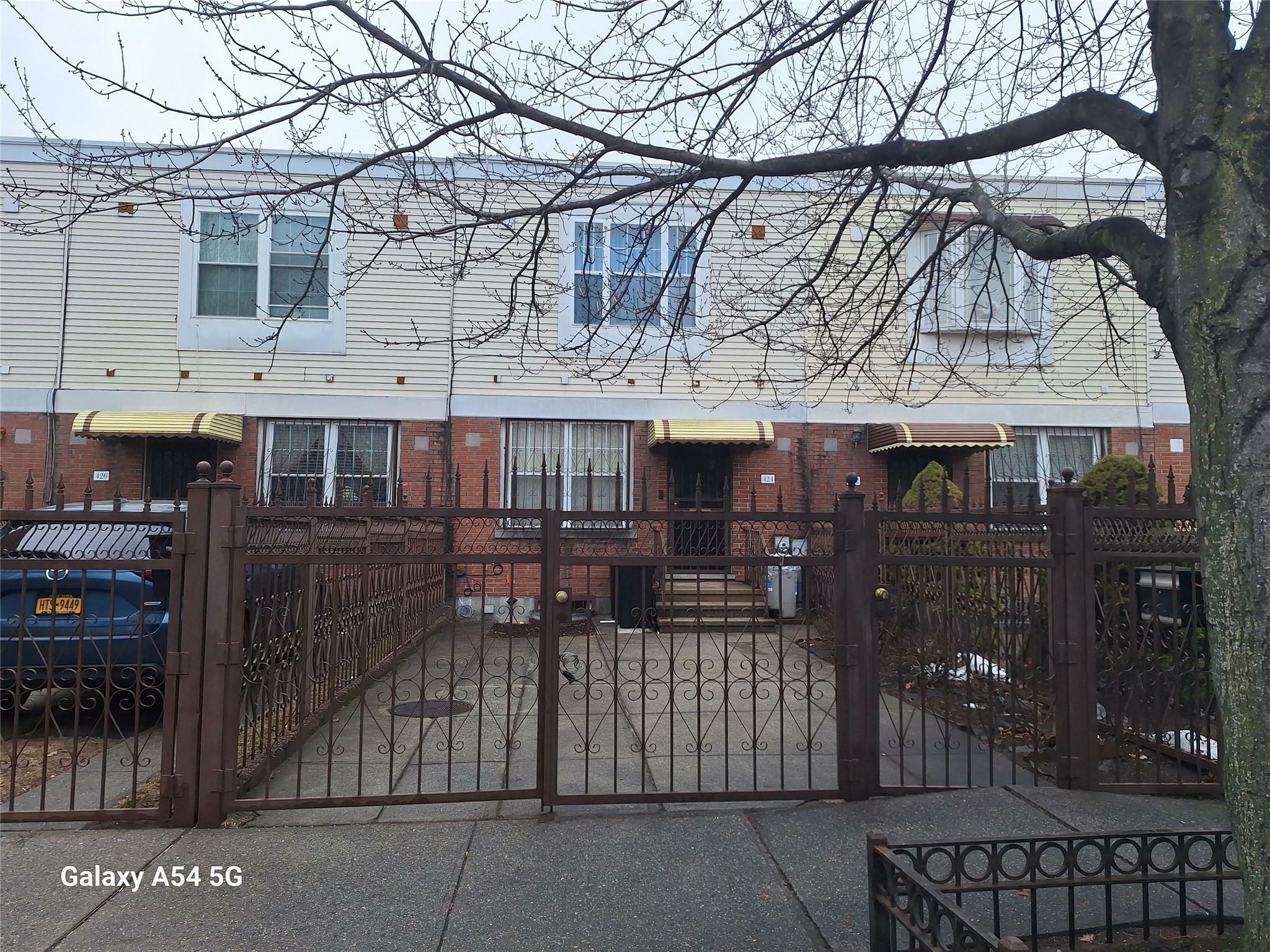 424 Hinsdale Street  Brooklyn NY 11207 photo