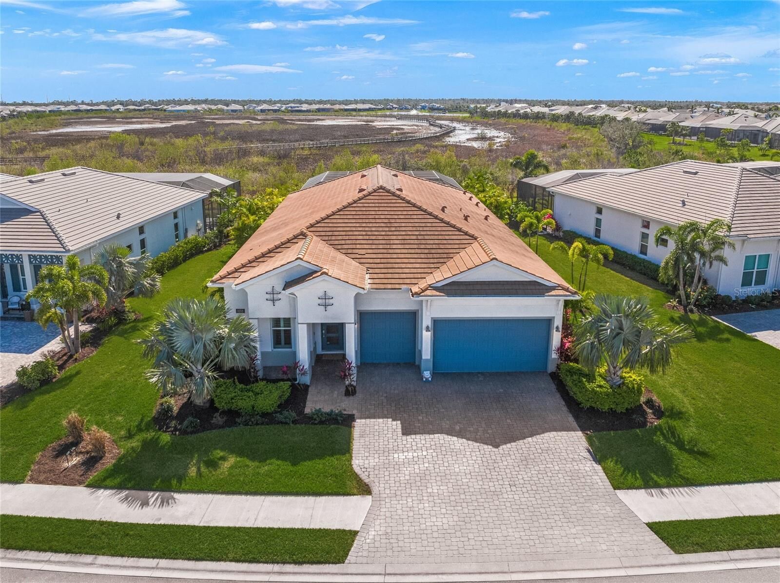 Property Photo:  8358 Redonda Loop  FL 34202 