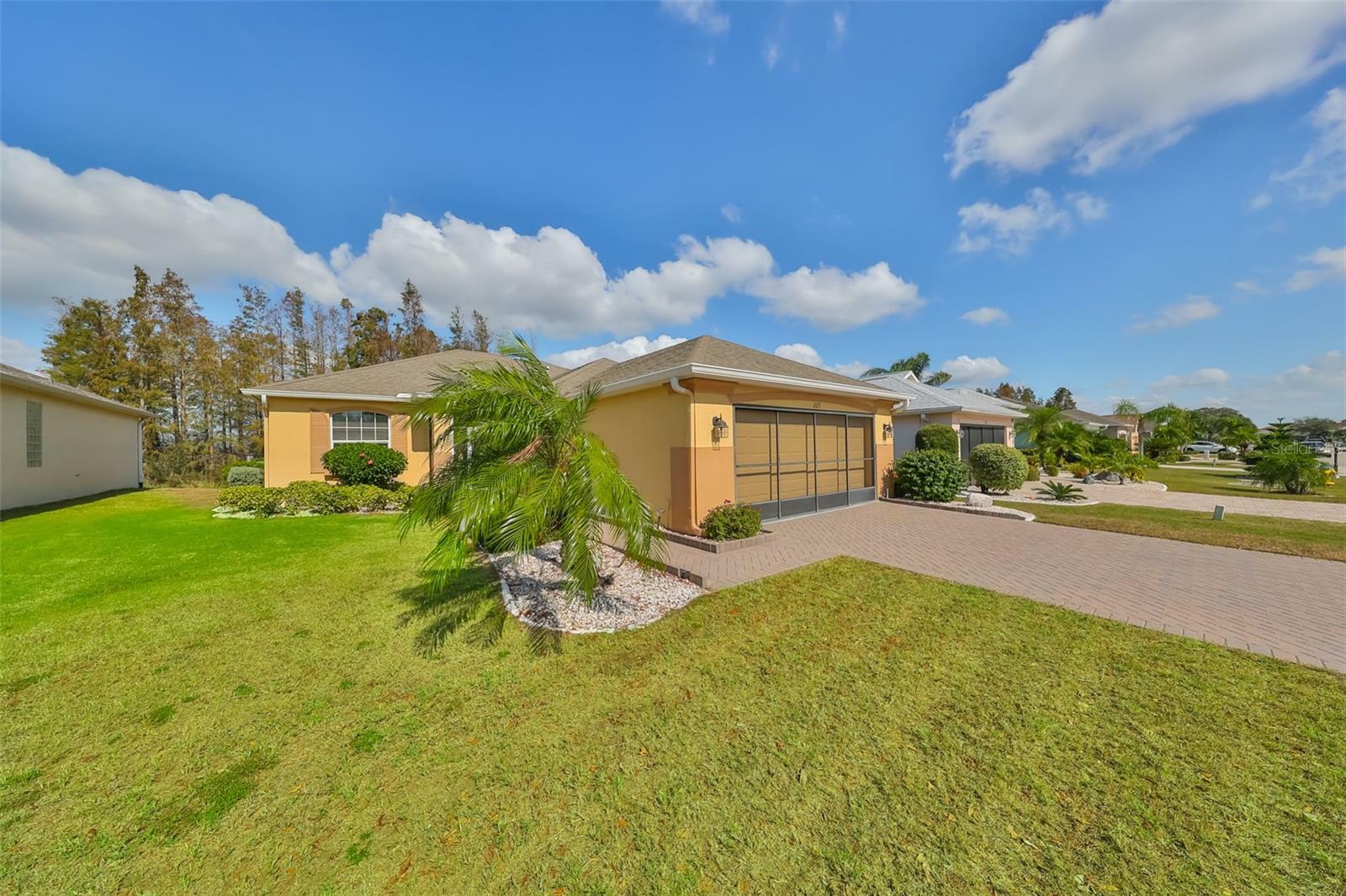 Property Photo:  1123 Emerald Dunes Drive  FL 33573 