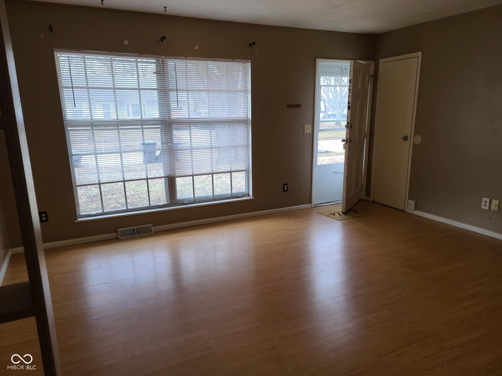 Property Photo: 1908 Edgemont Way IN 46011