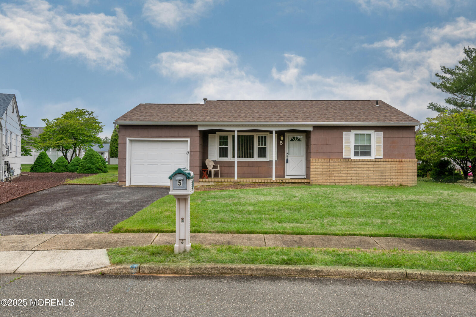 Property Photo:  5 Wiltshire Court  NJ 08757 