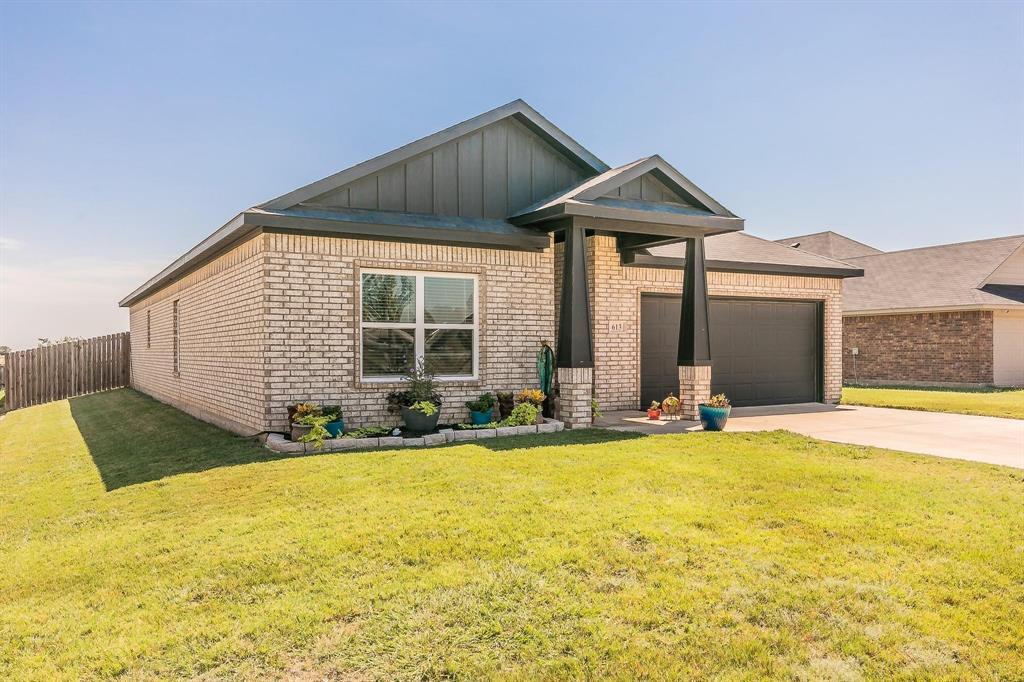 Property Photo: 613 Mathew Street TX 76050