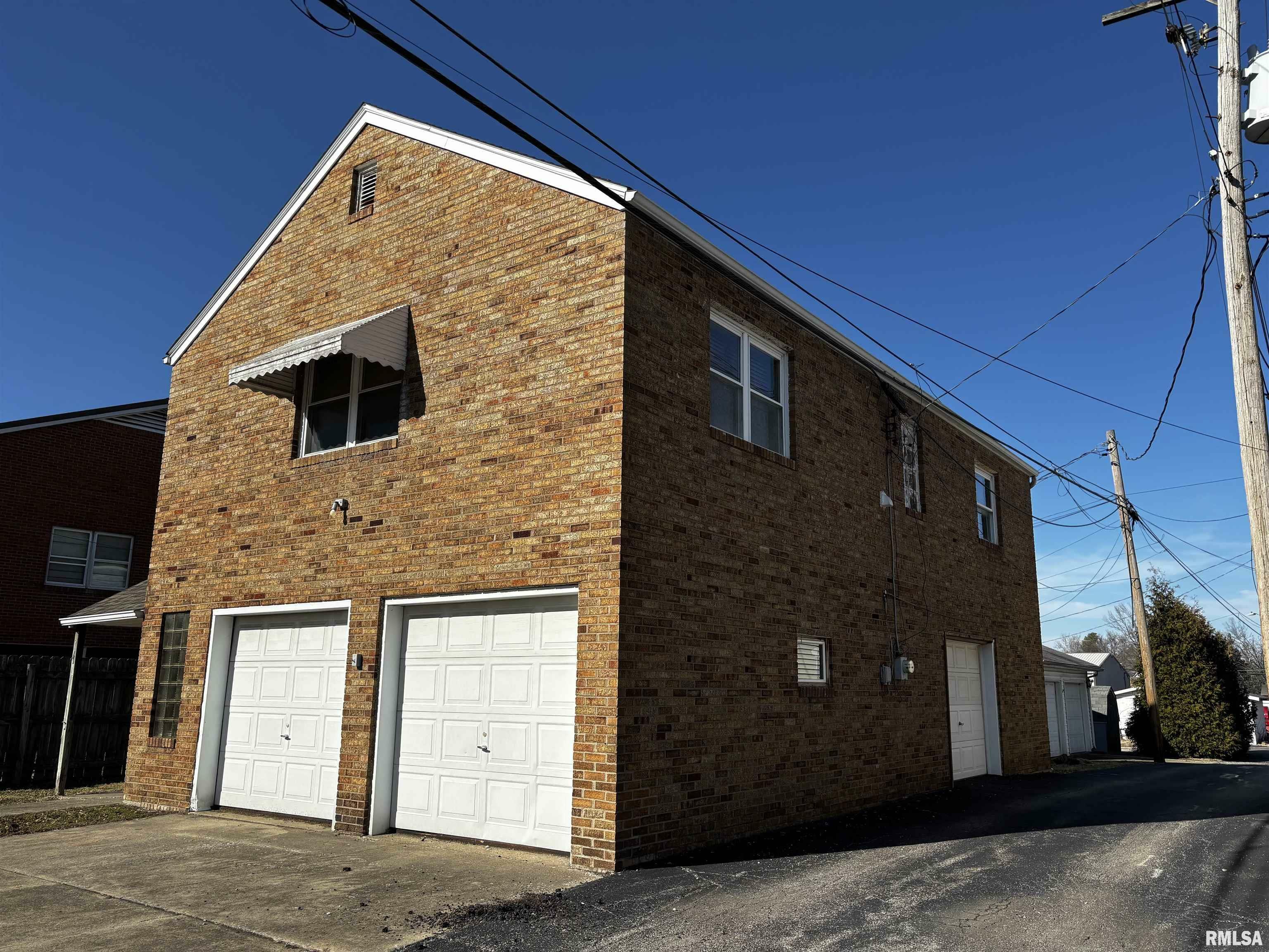 Property Photo:  113 W Pine Street  IL 62948 