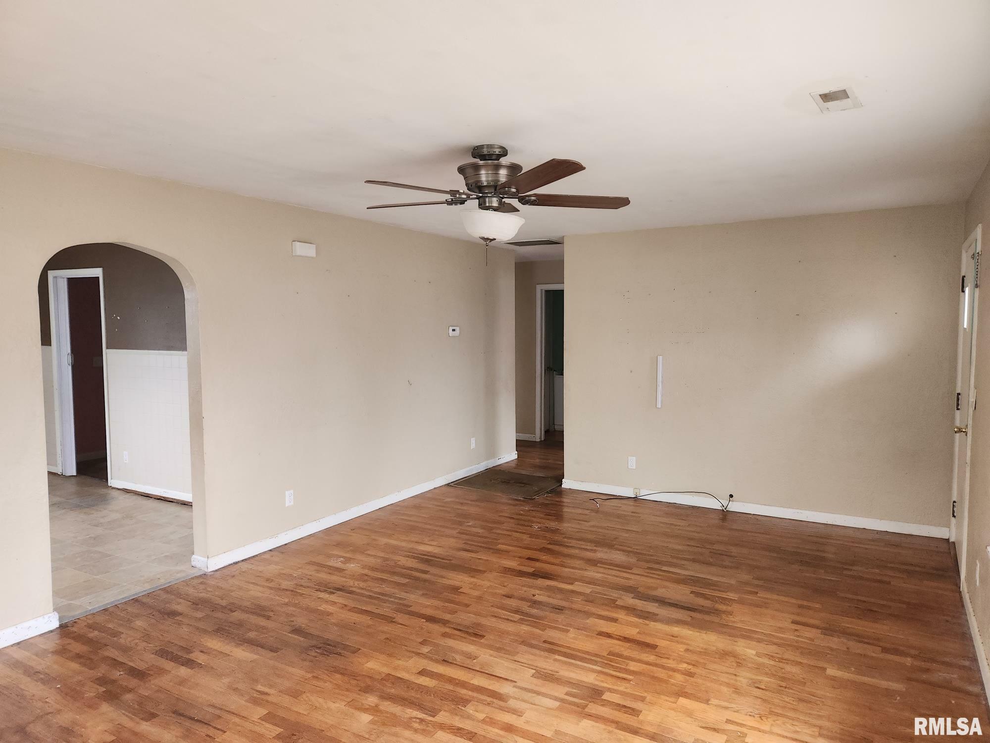 Property Photo:  501 S Walnut Street  IL 62895 