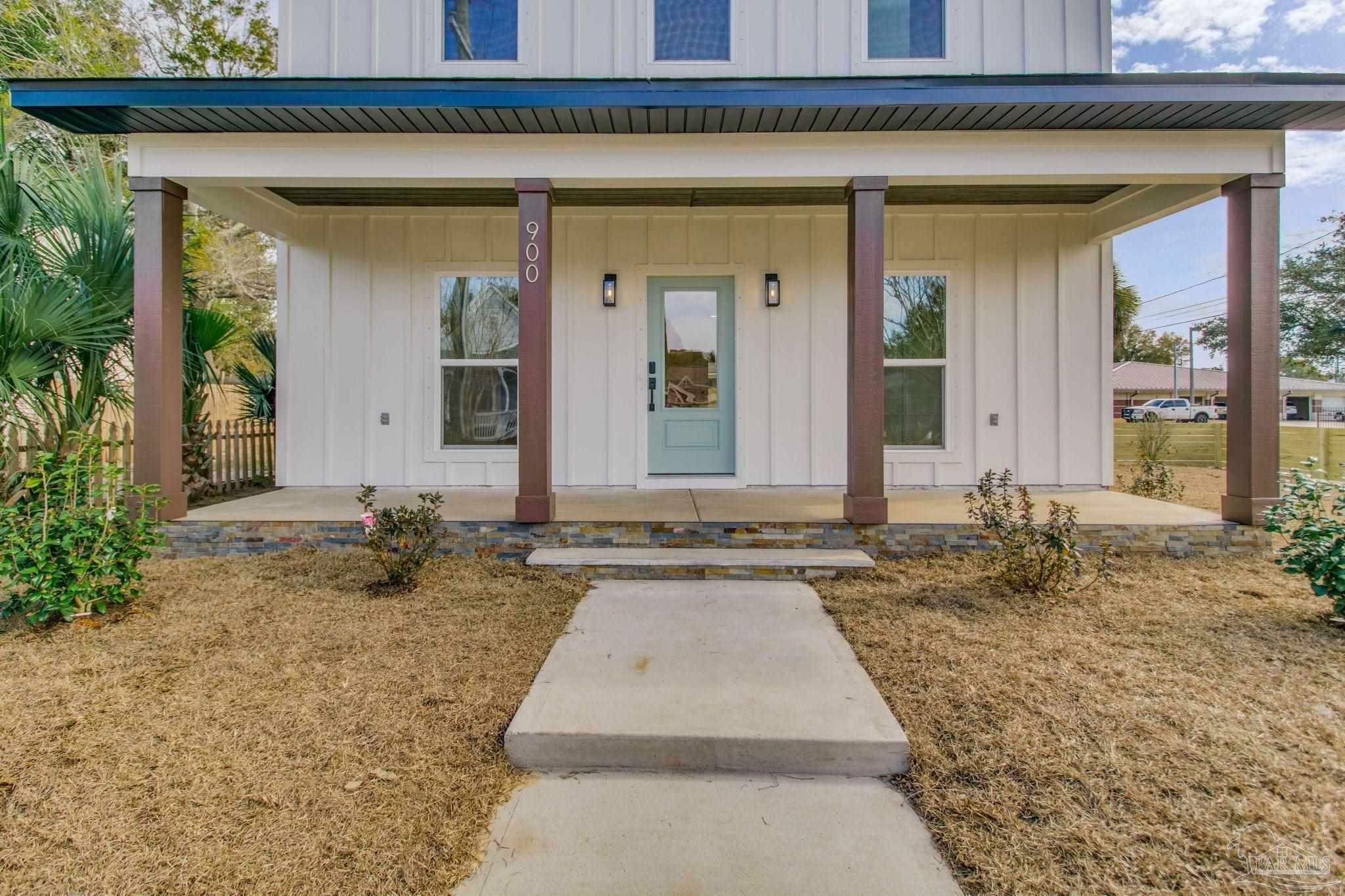 Property Photo:  606 Leonard St  FL 32503 