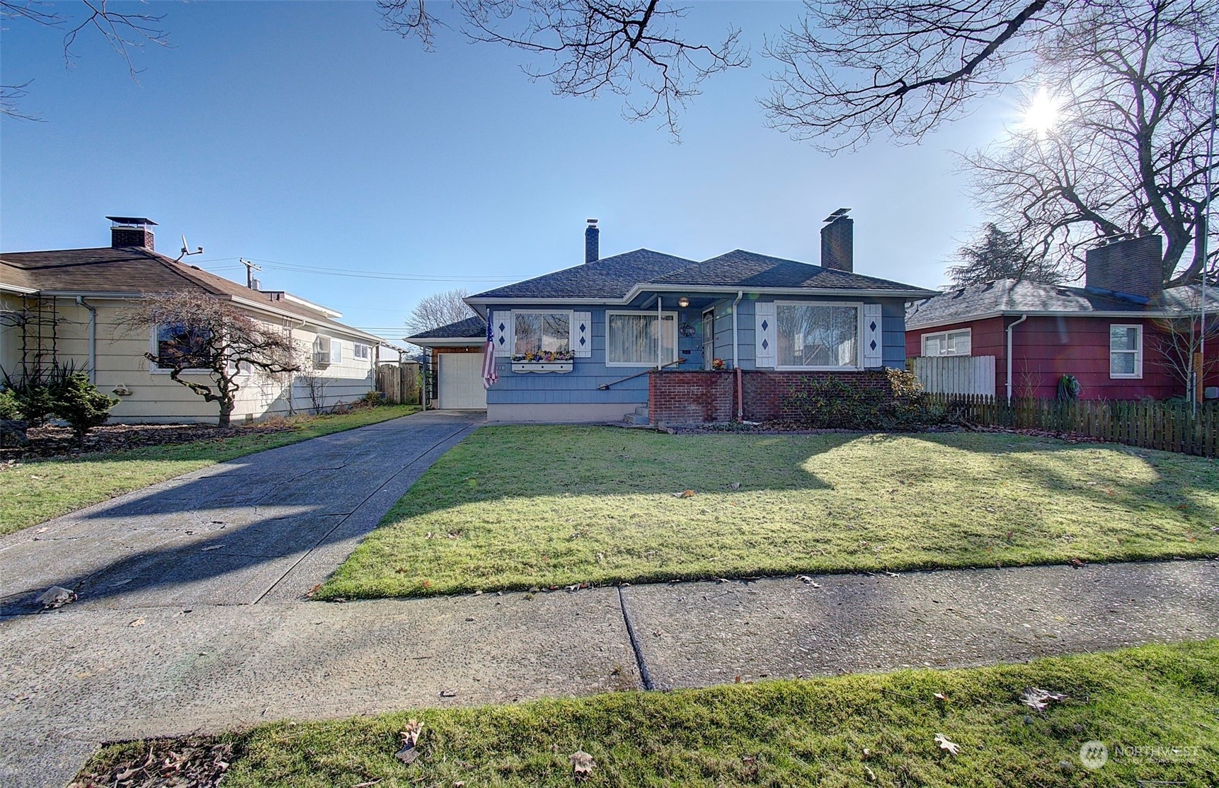 Property Photo:  910  22nd Avenue  WA 98632 