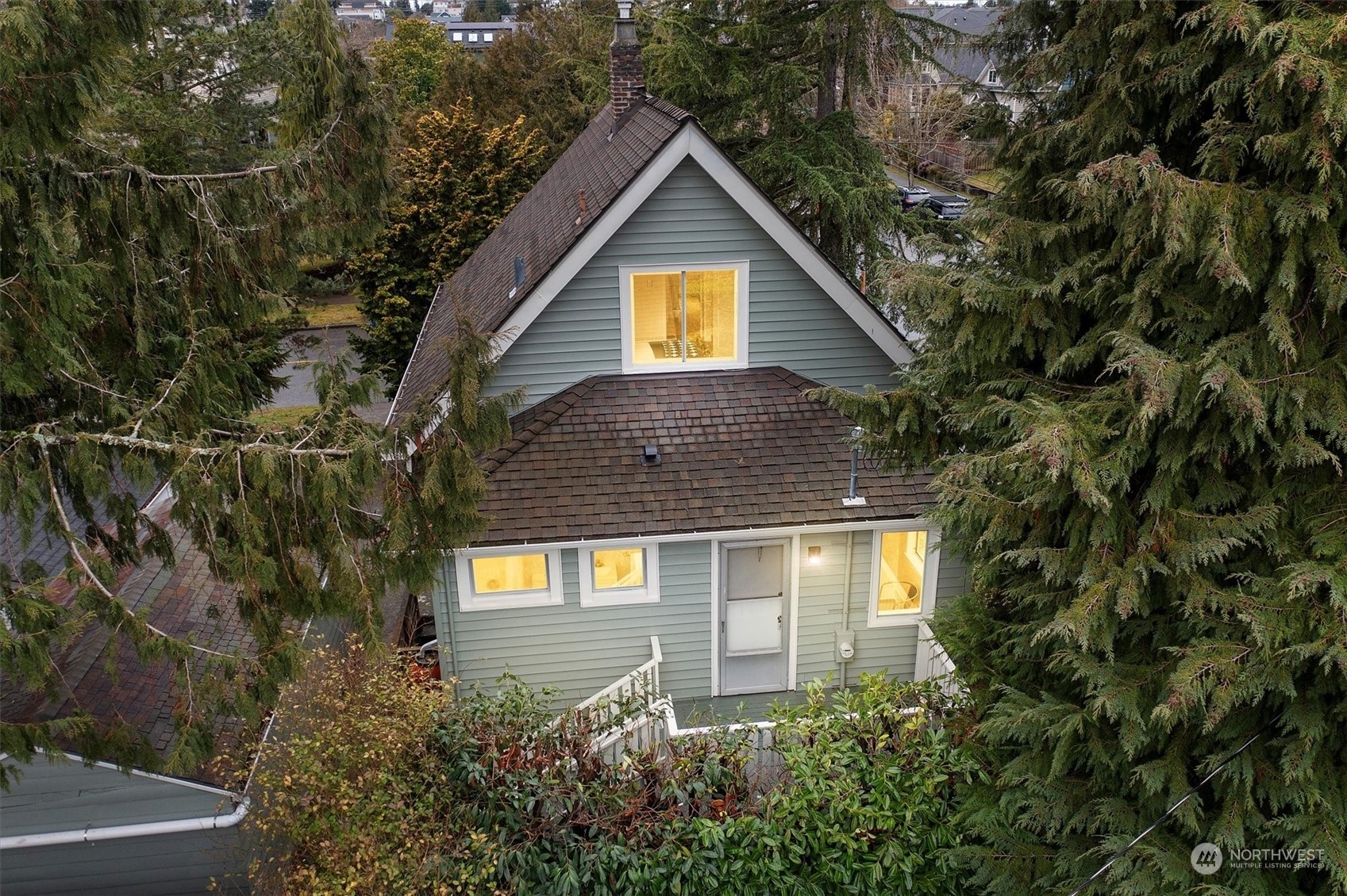 Property Photo:  7718  Linden Avenue N  WA 98103 