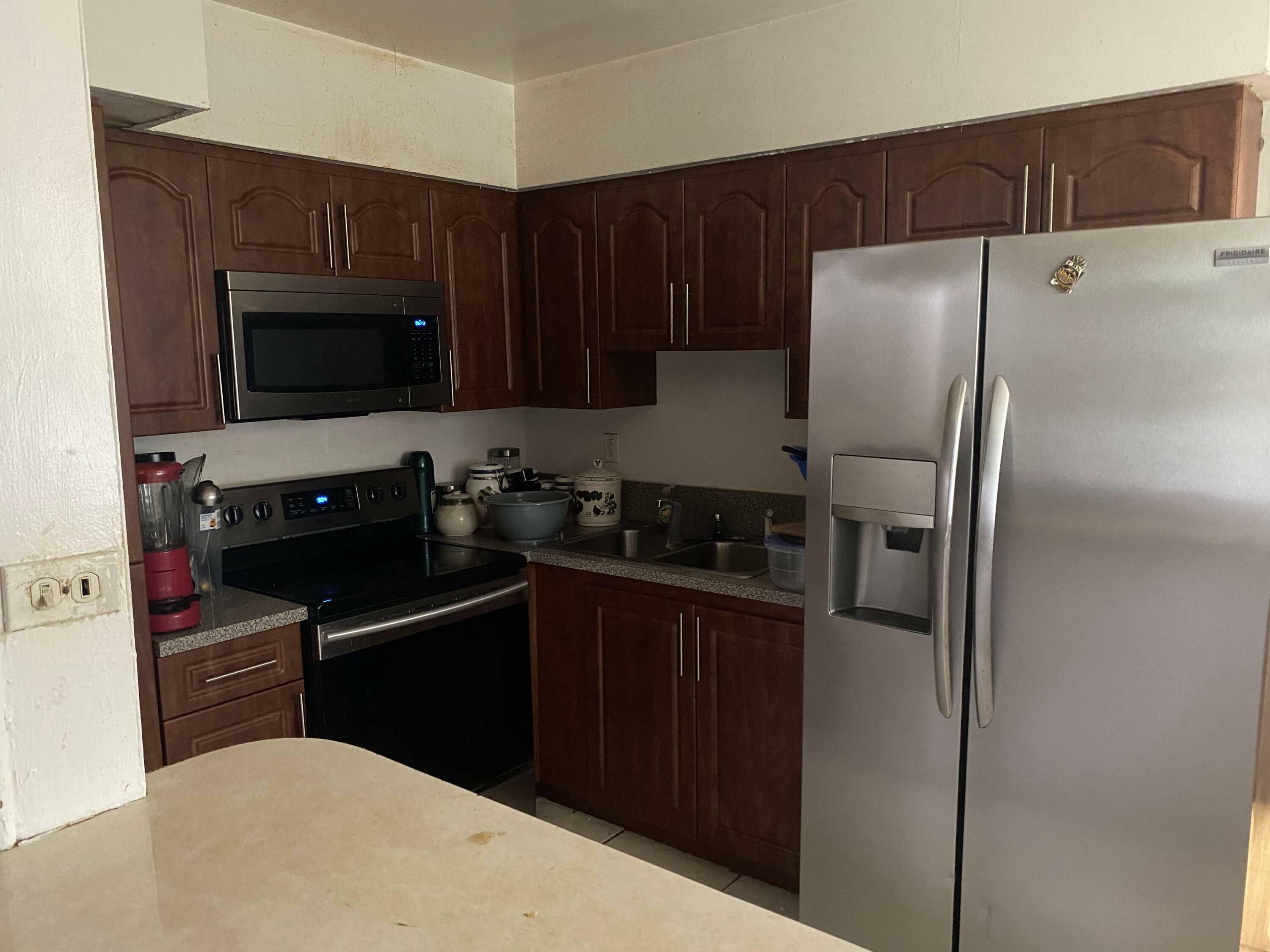 Property Photo:  3621 NW 6th Place  FL 33311 