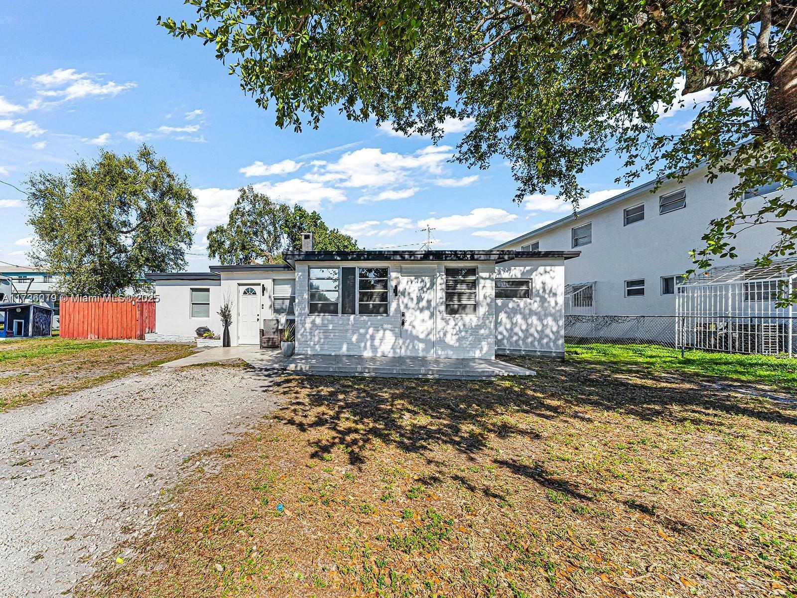 Property Photo:  6109 Garfield St  FL 33024 