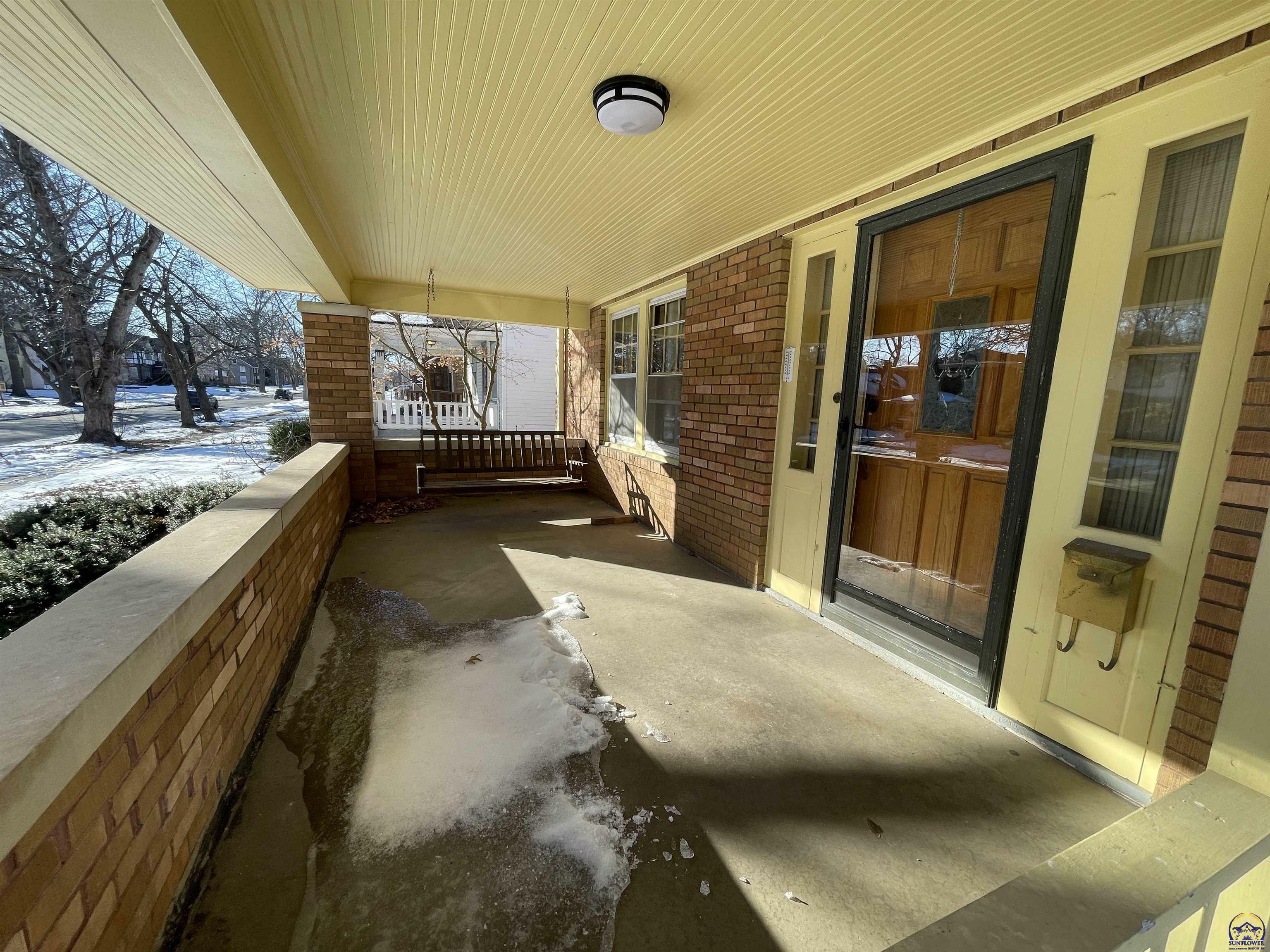 Property Photo:  1515 SW Macvicar Ave  KS 66604 