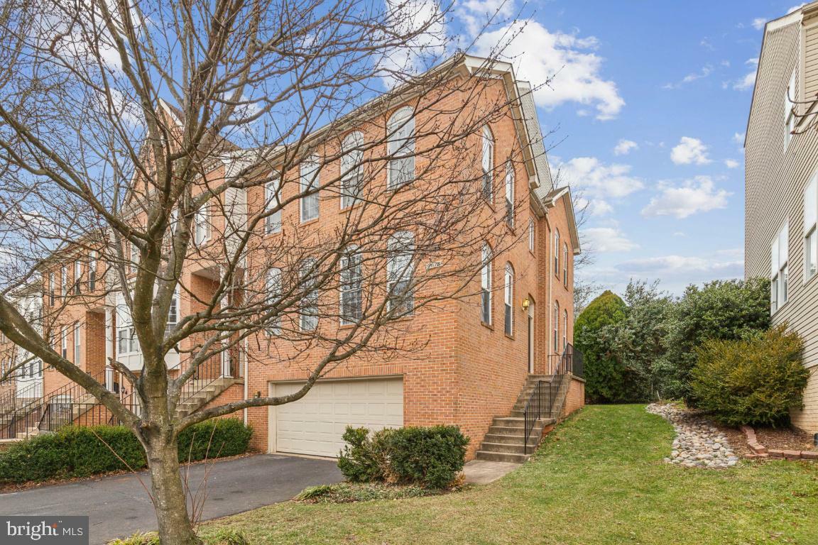 Property Photo:  21173 Millwood Square  VA 20165 