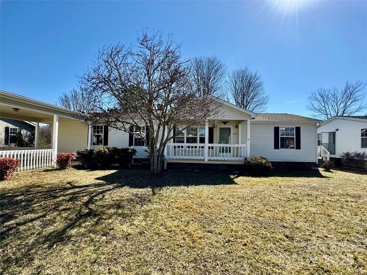 Property Photo: 436 Riverwind Drive NC 28739