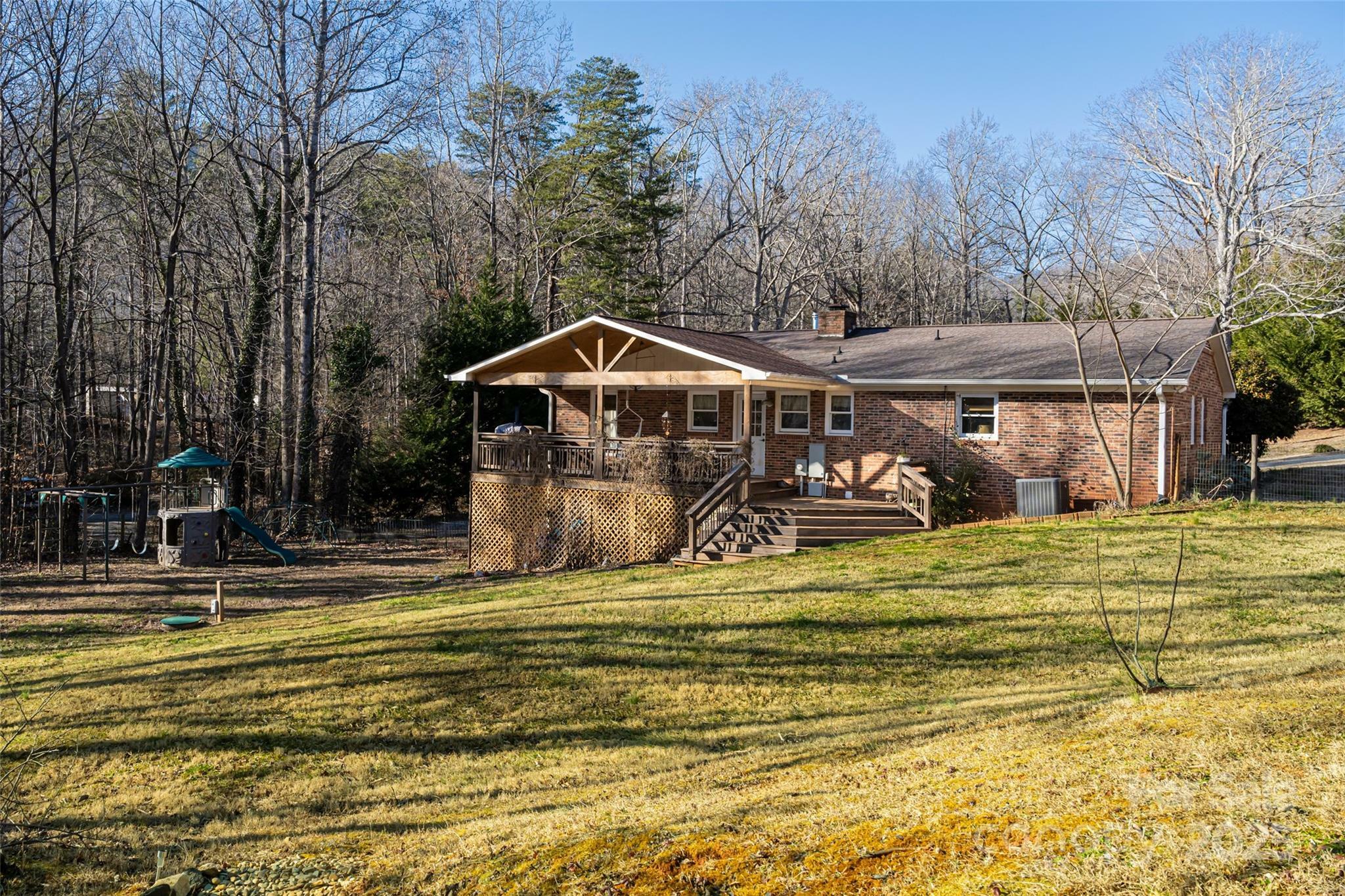 Property Photo: 170 Hillcrest Drive NC 28722