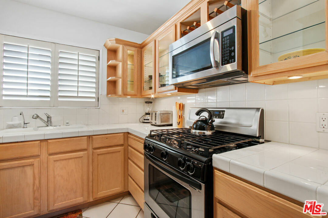 Property Photo:  757  Ocean Ave 314  CA 90402 