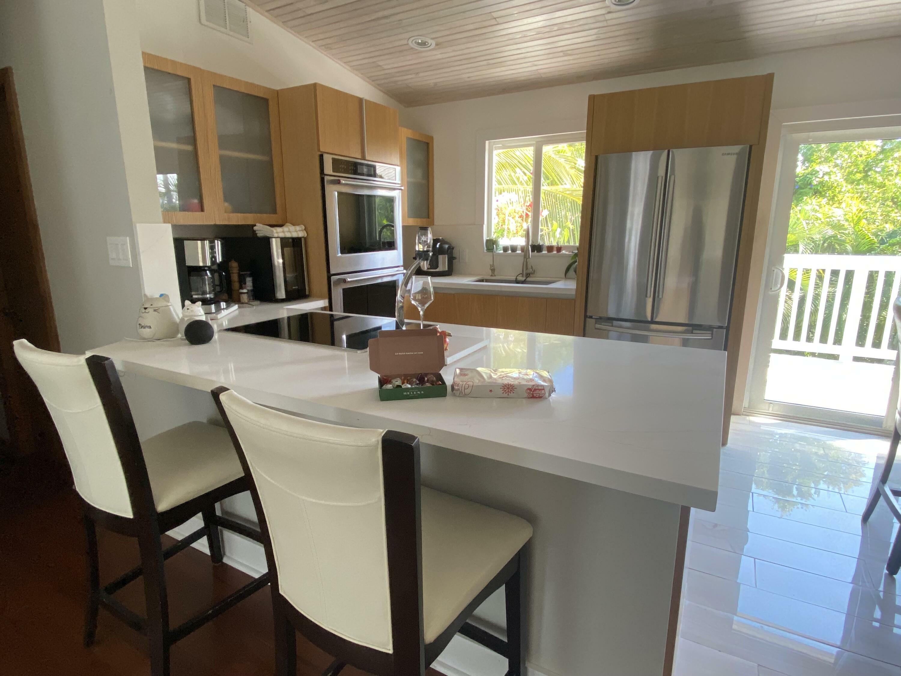 Property Photo: 880 La Paloma Road FL 33037