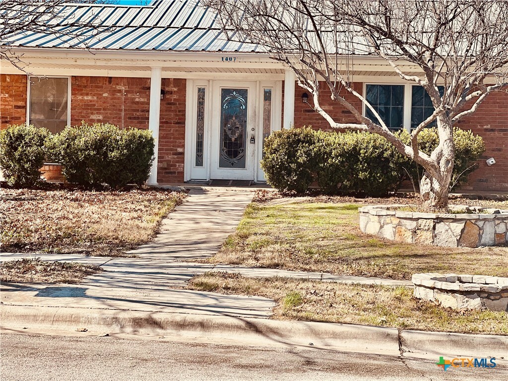 Property Photo: 1407 E Vardeman Avenue TX 76541