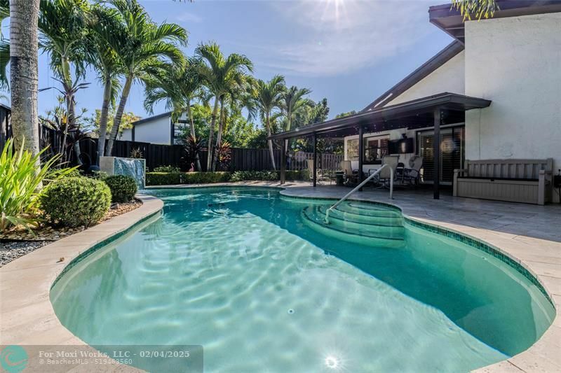 Property Photo:  1510 Flamingo Ct  FL 33026 