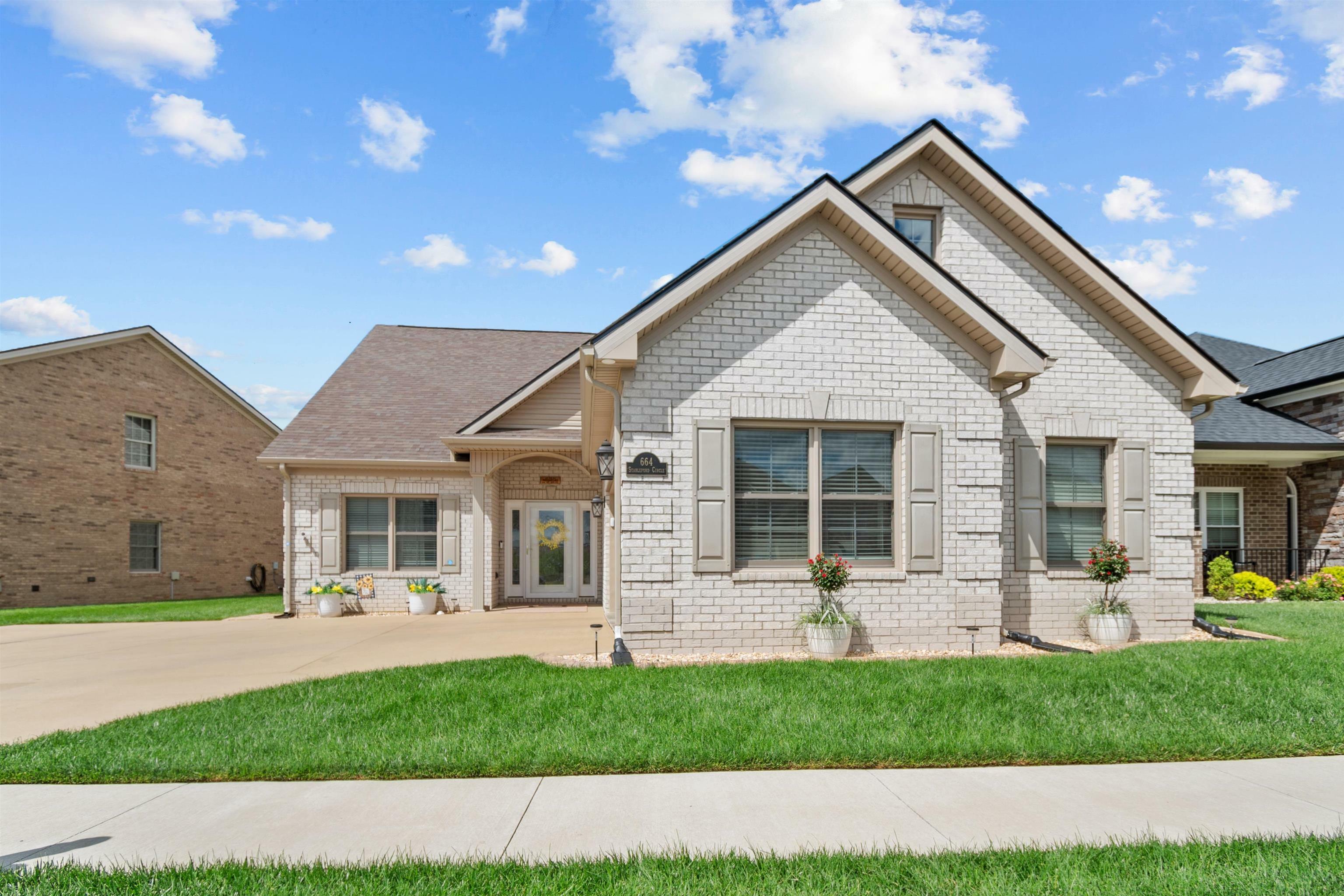 Property Photo: 664 Stableford Circle KY 42303