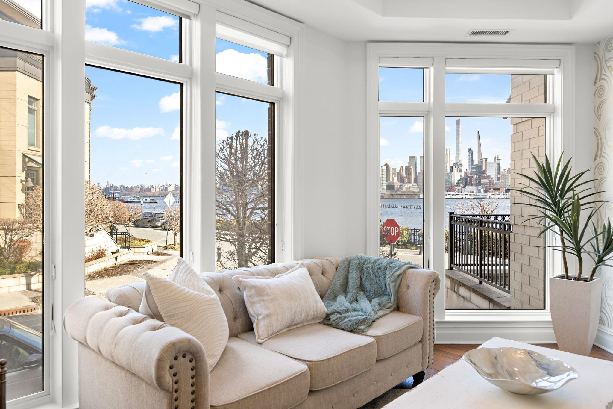 1 Oxford Landing 1  Weehawken NJ 07086 photo