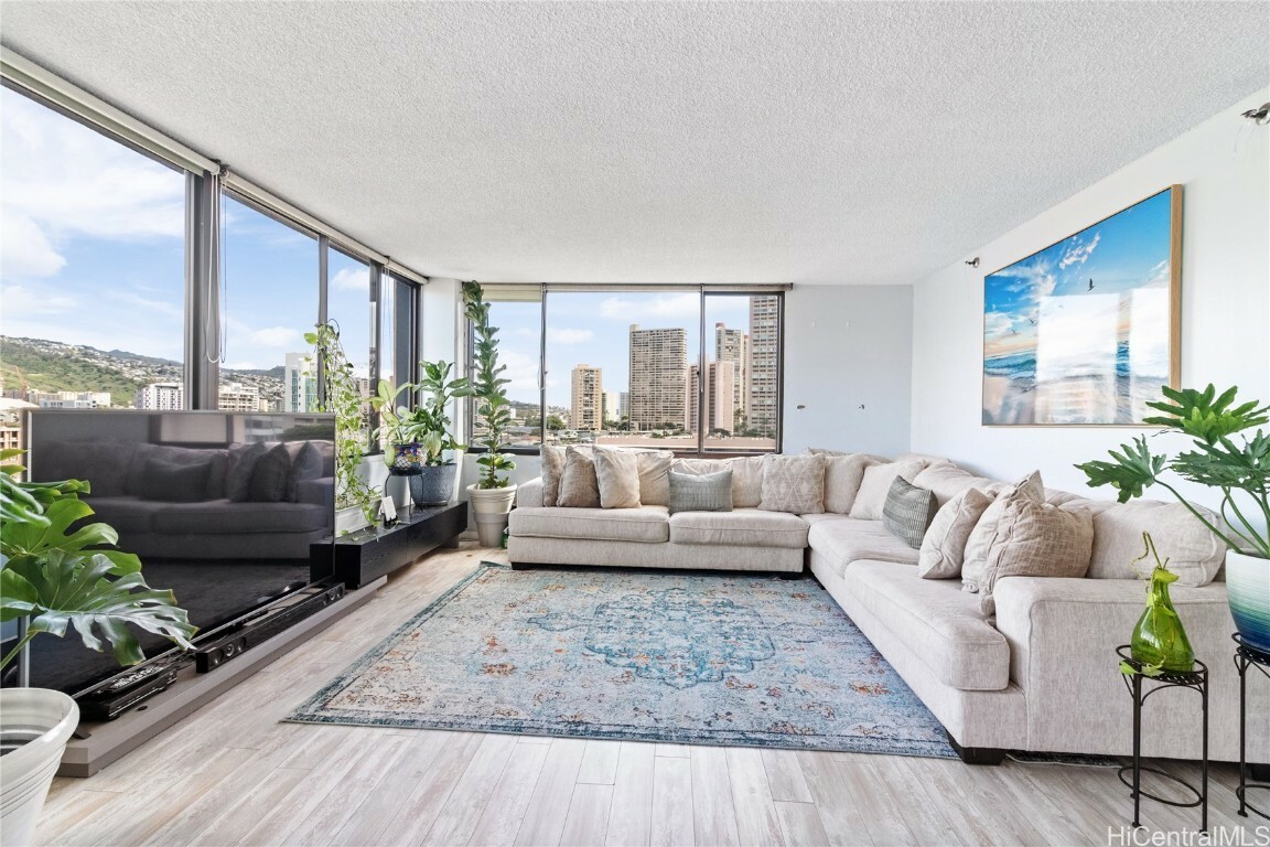 Property Photo:  2232 Kapiolani Boulevard 704  HI 96826 