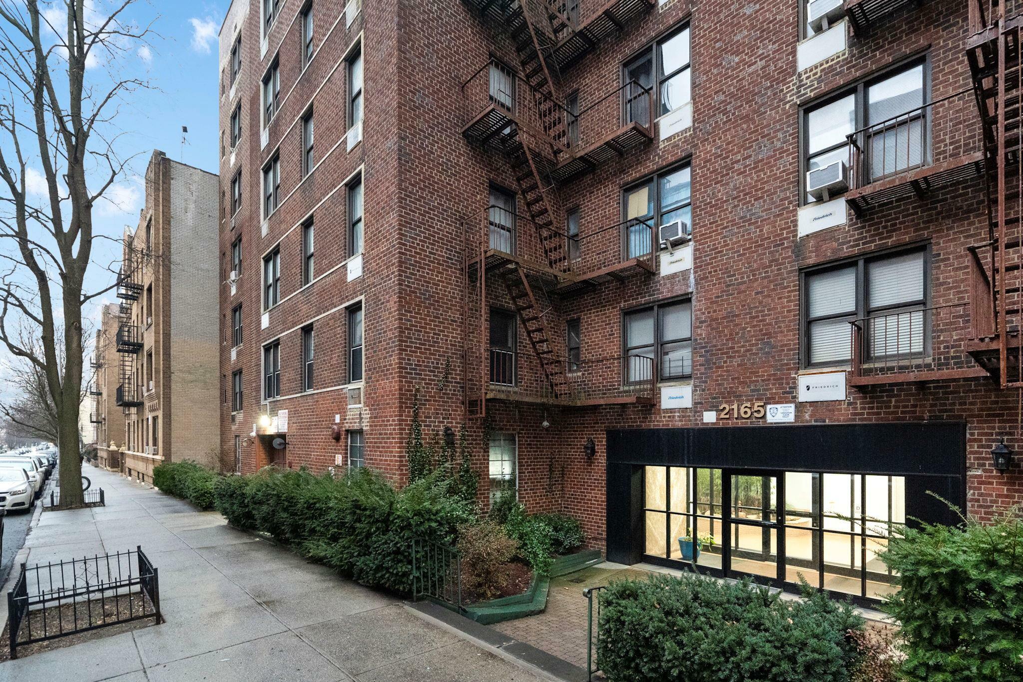 Property Photo:  2165 Matthews Avenue 6B  NY 10462 