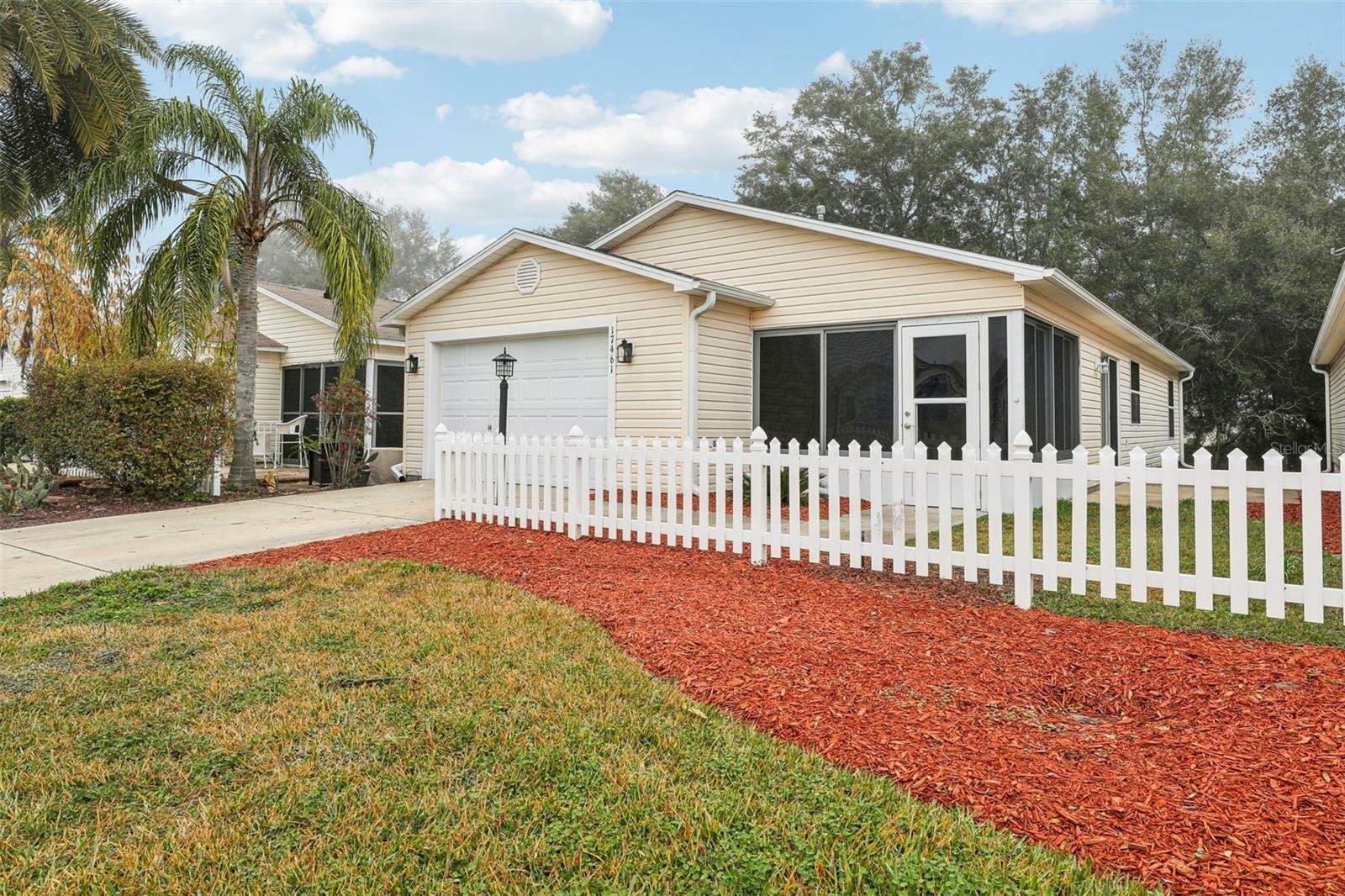 Property Photo: 17461 SE 93rd Retford Terrace FL 32162