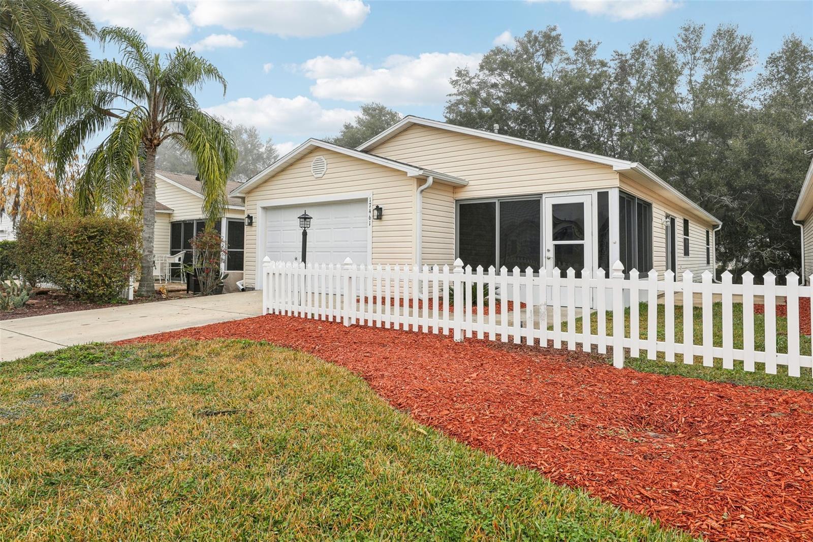 Property Photo: 17461 SE 93rd Retford Terrace FL 32162