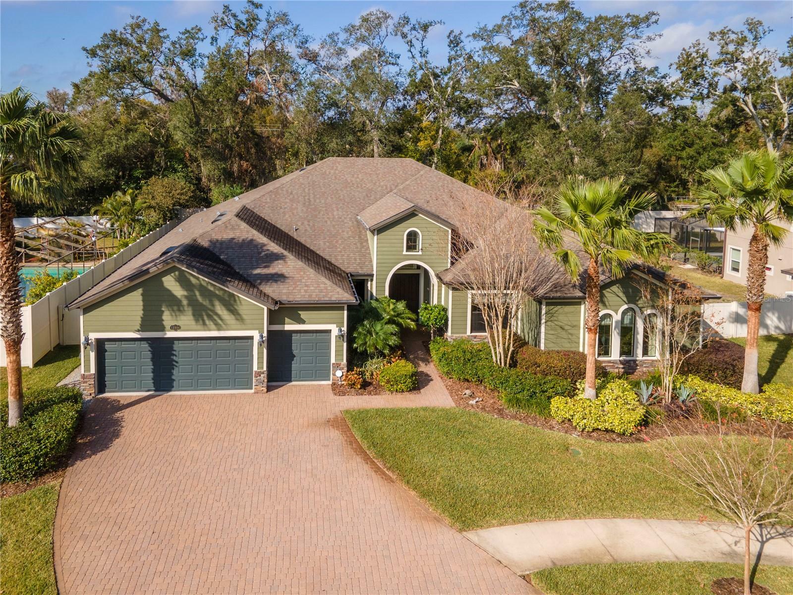 Property Photo:  13904 Shadow Tree Lane  FL 33618 