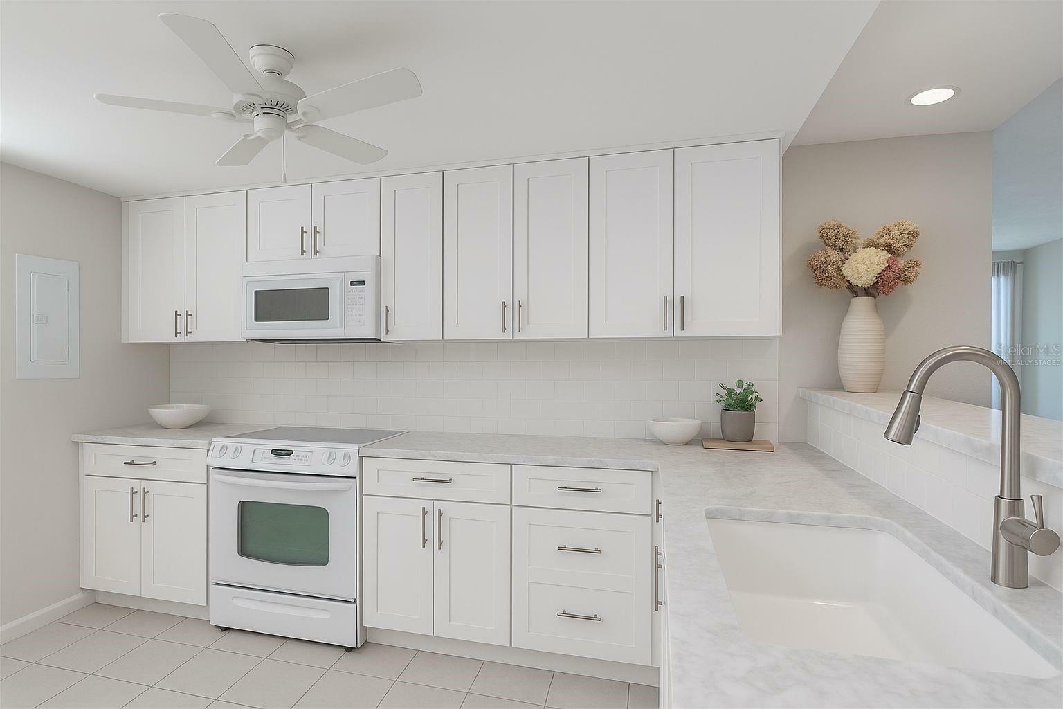 Property Photo: 627 Alhambra Road 601 FL 34285
