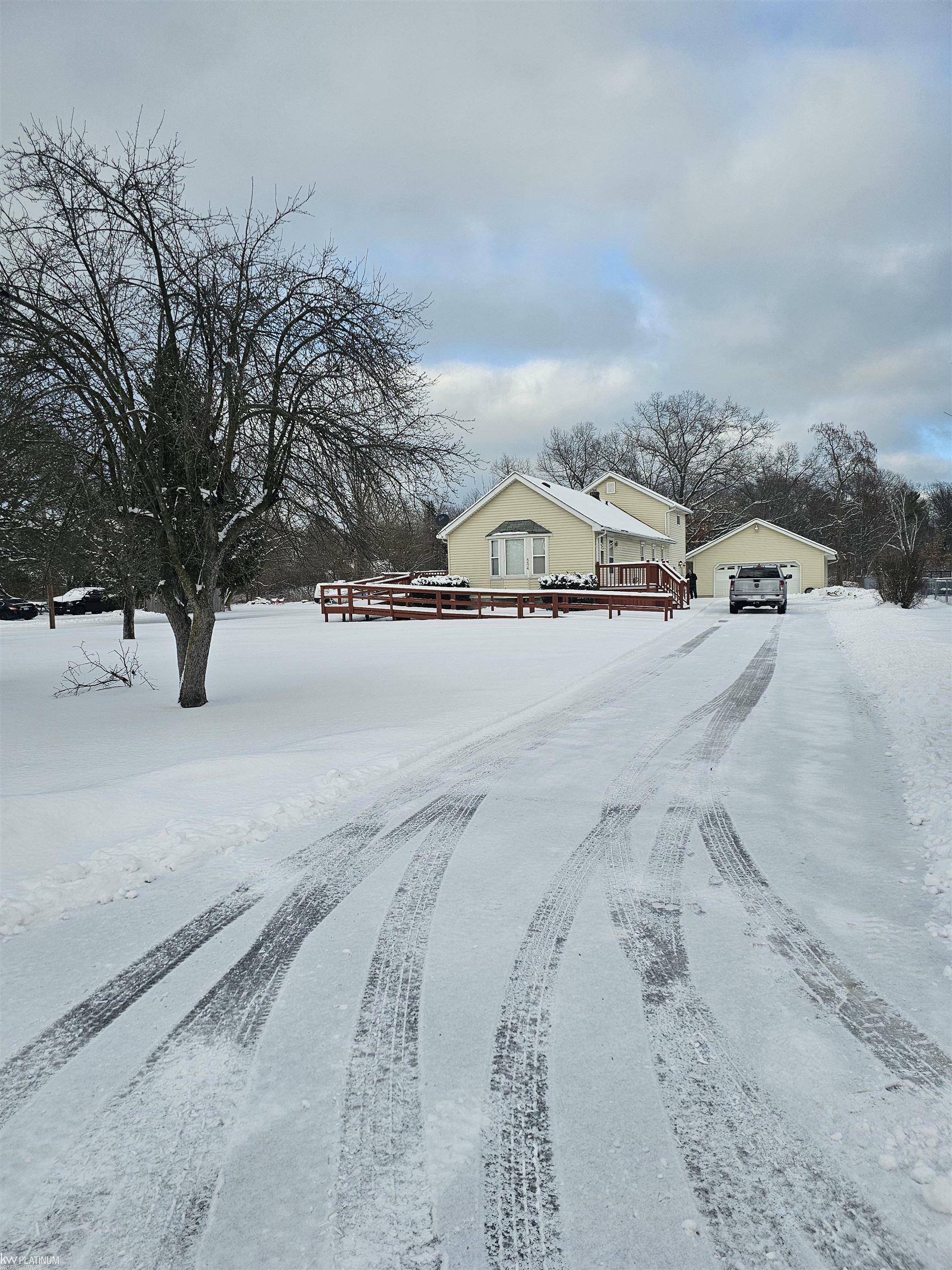 Property Photo:  4674 Meadowlawn Drive  MI 48059 