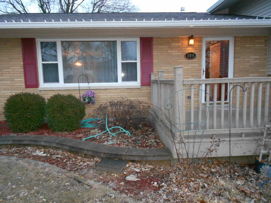 Property Photo:  104 N Howard Street  IL 61561 