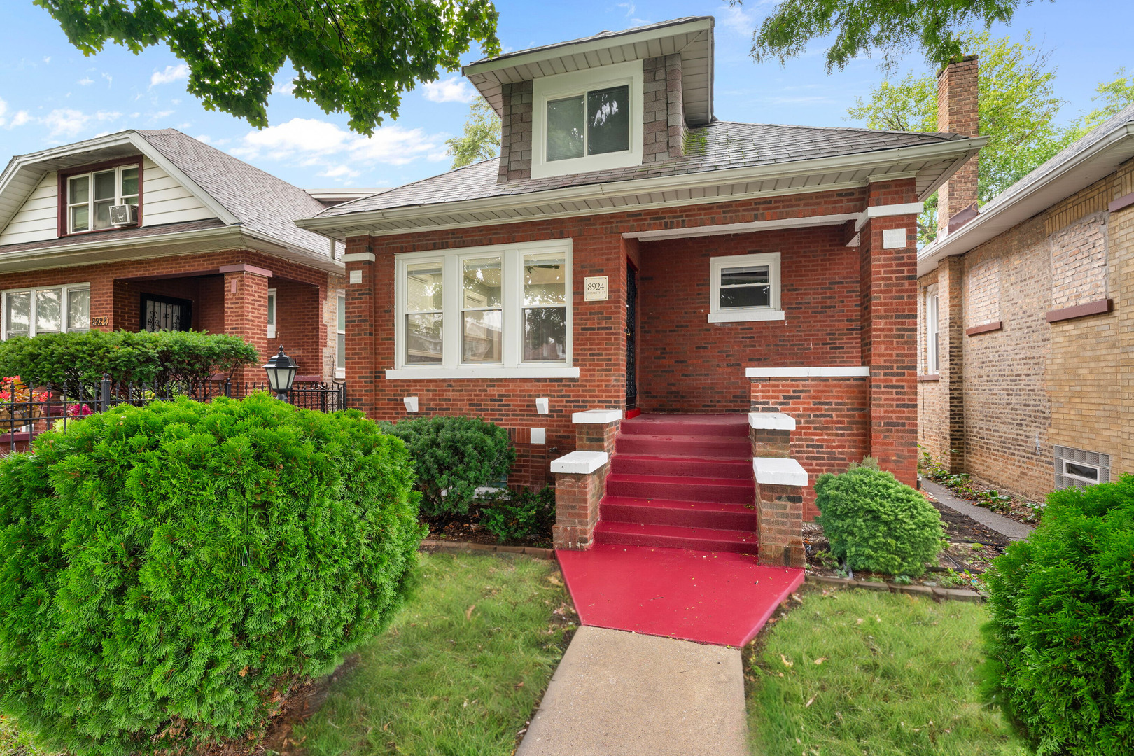 8924 S Elizabeth Street  Chicago IL 60620 photo