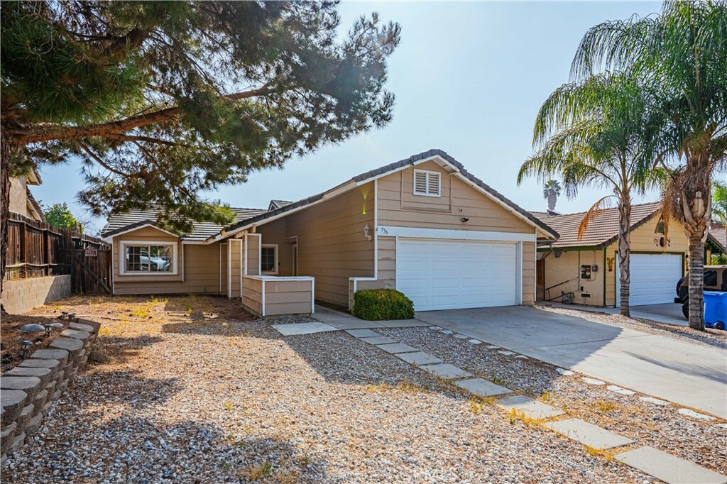 Property Photo:  936 Lake Meadow Court  CA 92530 