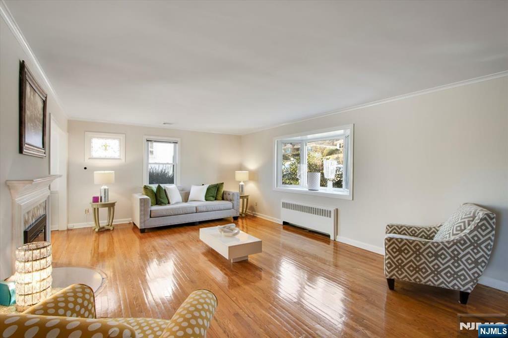 Property Photo:  6 Gregory Avenue  NJ 07052 