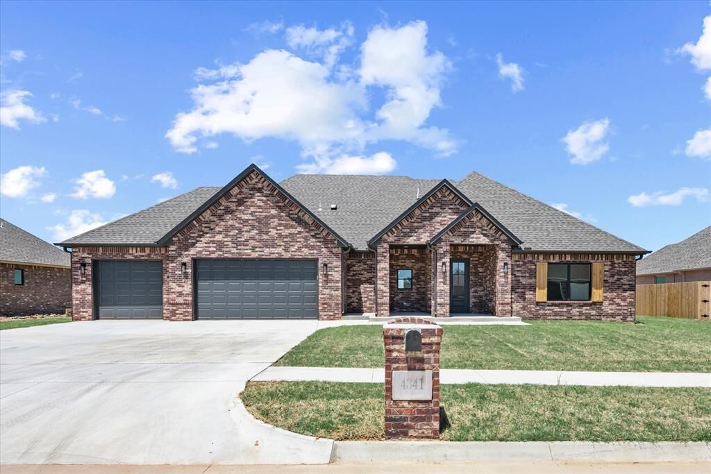 Property Photo: 4341 Courtlyn Avenue OK 73089