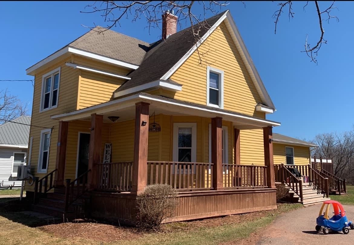 Property Photo: 132 Poplar Street PE C0B 1B0