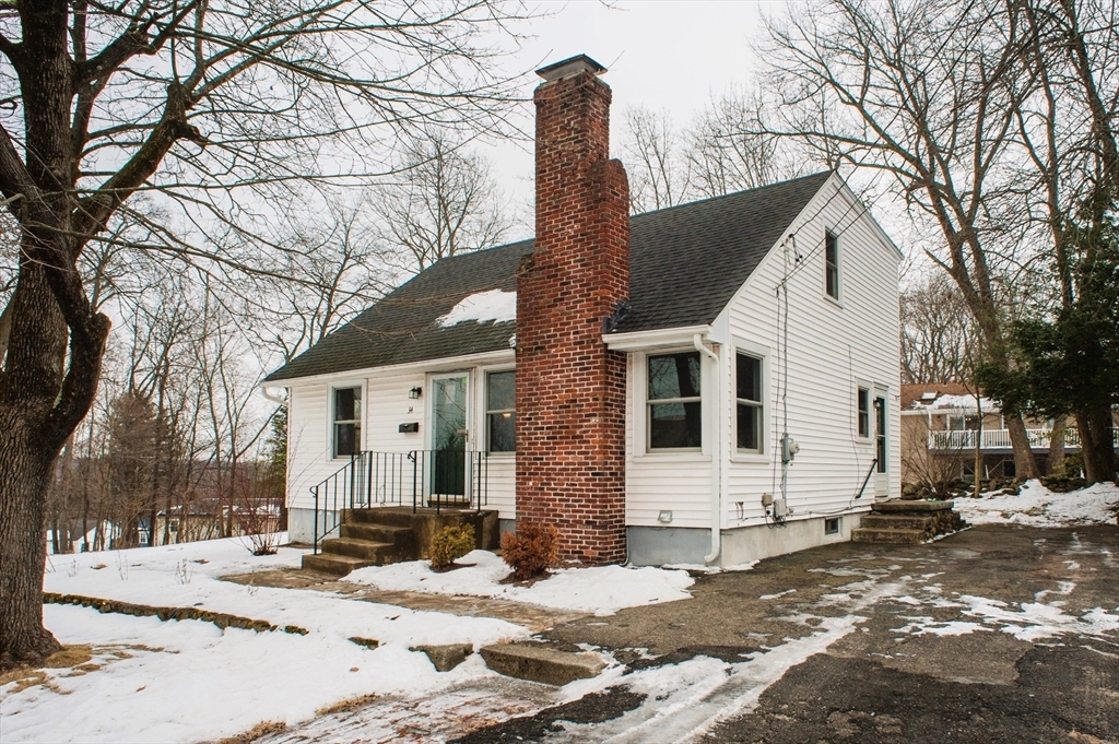 Property Photo: 34 Ivernia Rd MA 01606