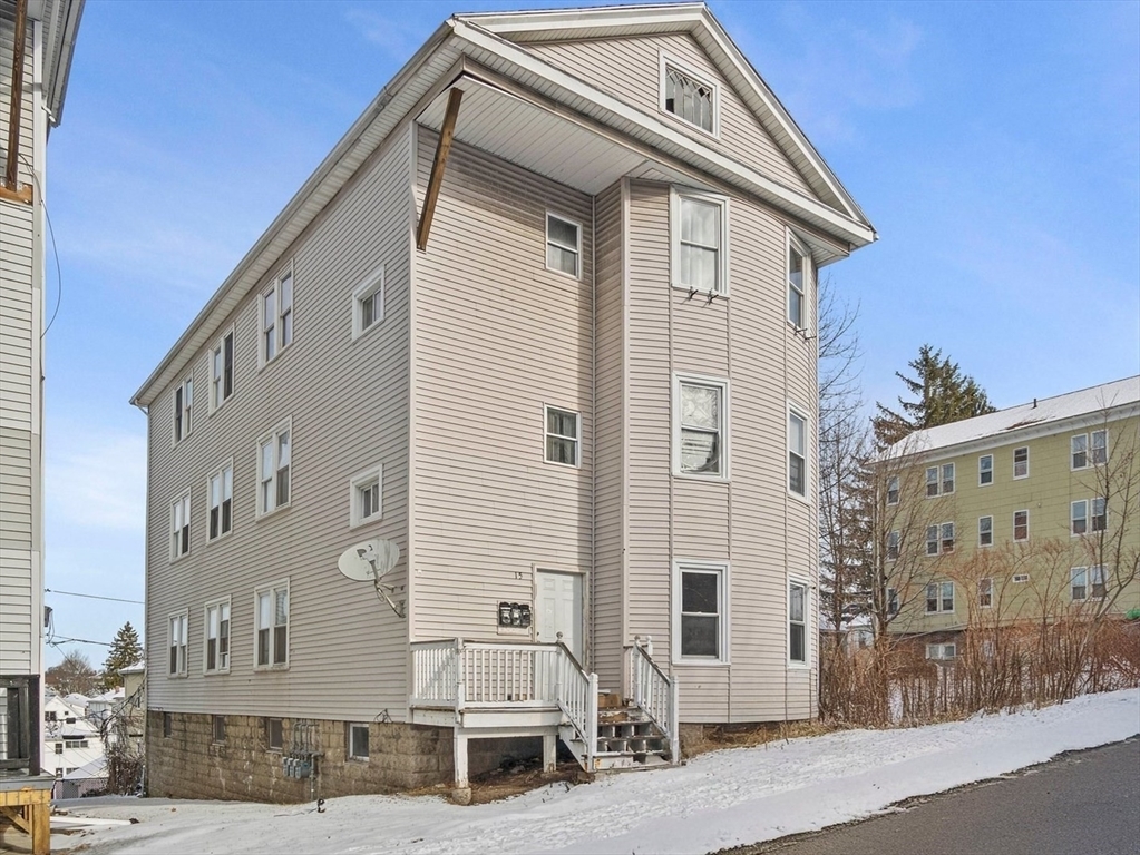 Property Photo:  15 Hillside St  MA 01610 