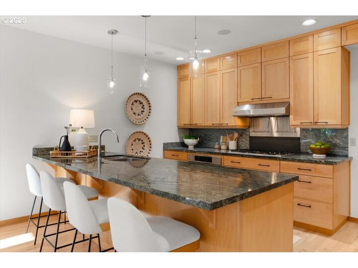 Property Photo: 2523 NW Upshur St OR 97210