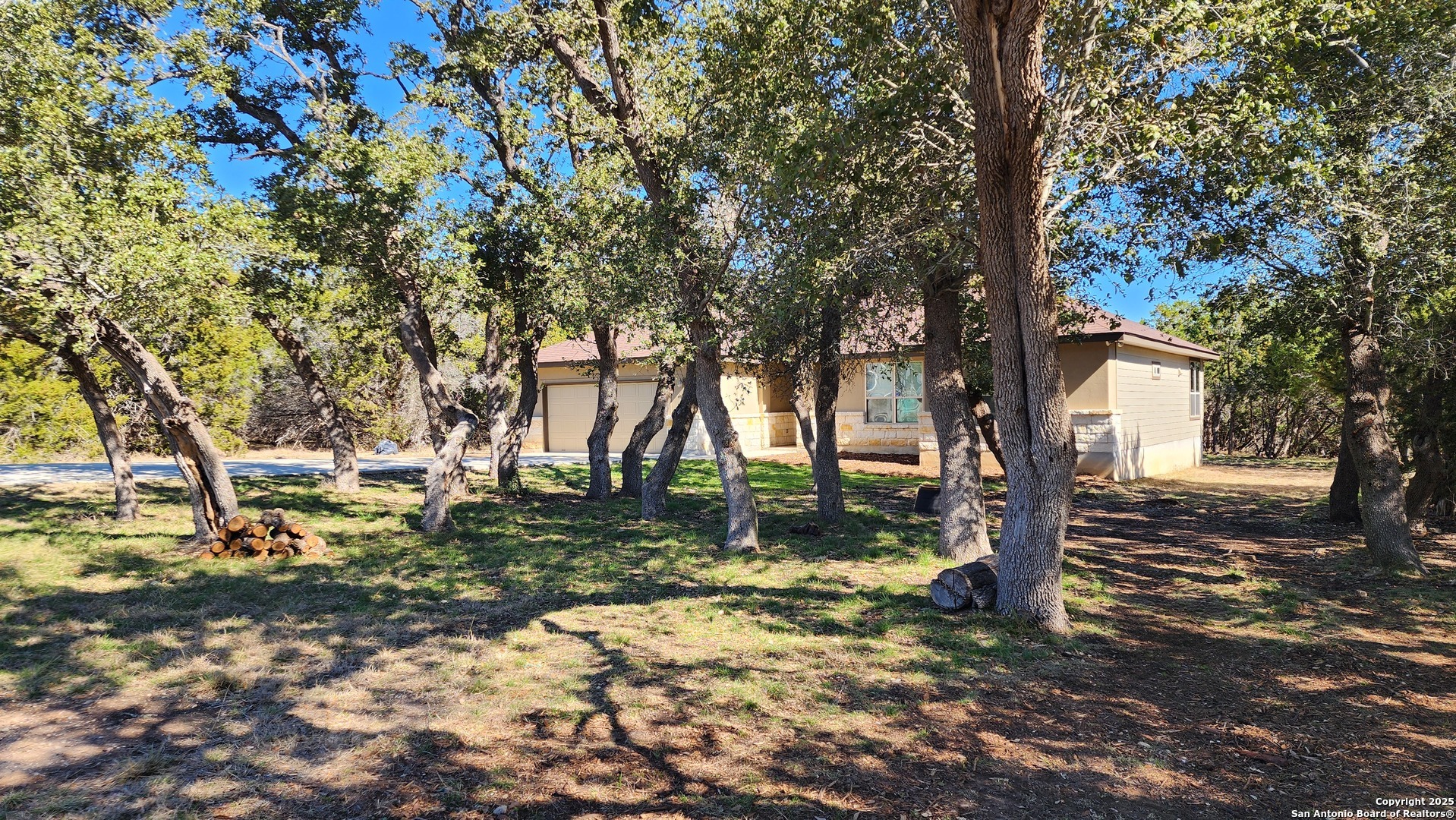 Property Photo:  909 Marlys Ave  TX 78133 