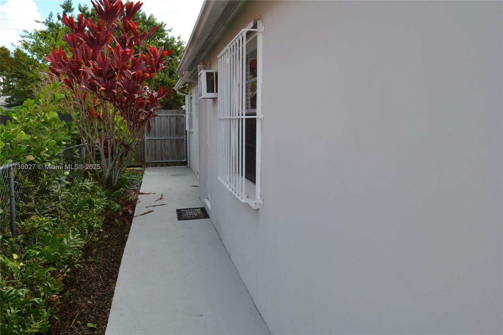 Property Photo:  3221 SW 93rd Pl A  FL 33165 