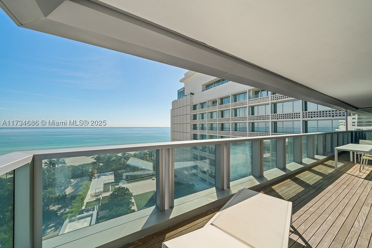 Property Photo:  2901 Collins Ave 1001  FL 33140 