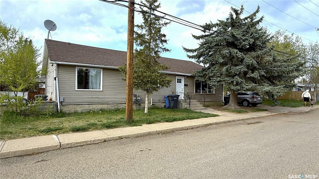 1402 109th Street A&B  North Battleford SK S9A 2G3 photo