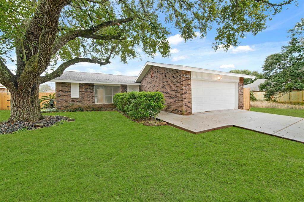 Property Photo:  228 E Forest Avenue  TX 77571 